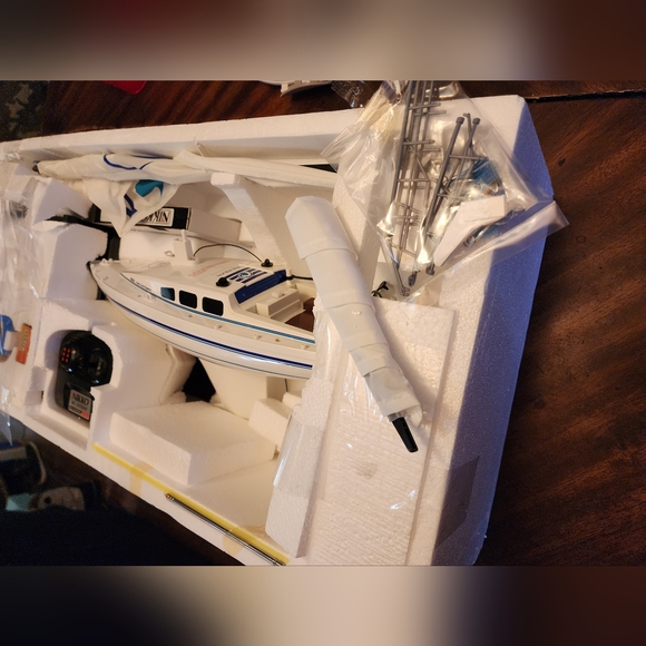 RARE NIB Nikko Mariner Sailboat 1/25  RC Radio Controll 19040BC Tested Complete - Picture 4 of 15